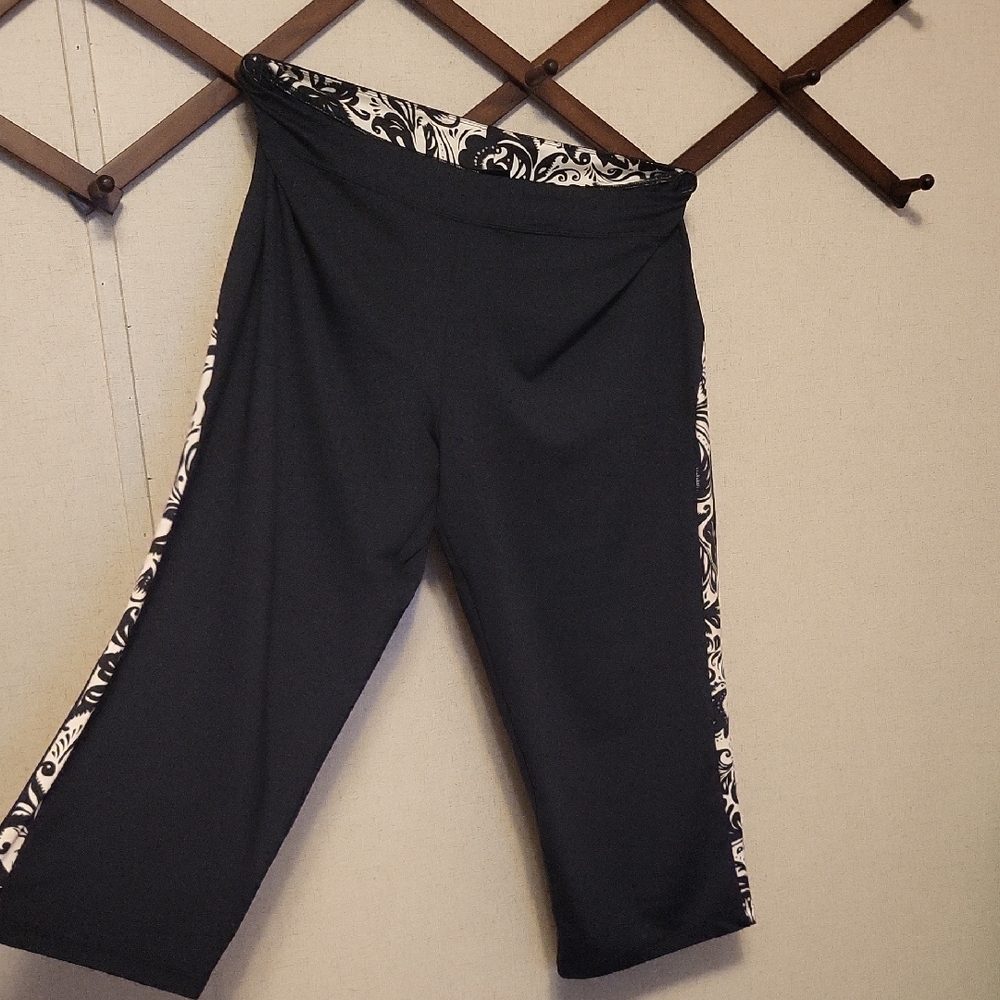 Soma Black and White Patterned Capris
